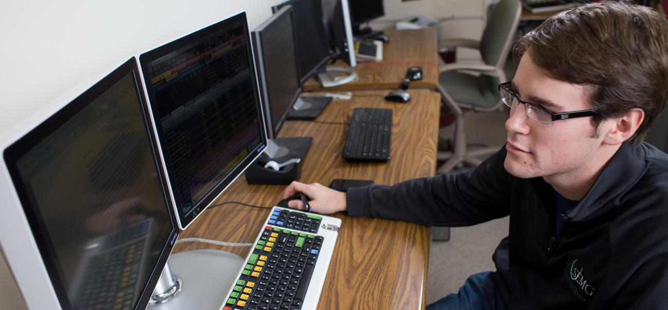 Ohio University finance student works on a computer in a computer lab