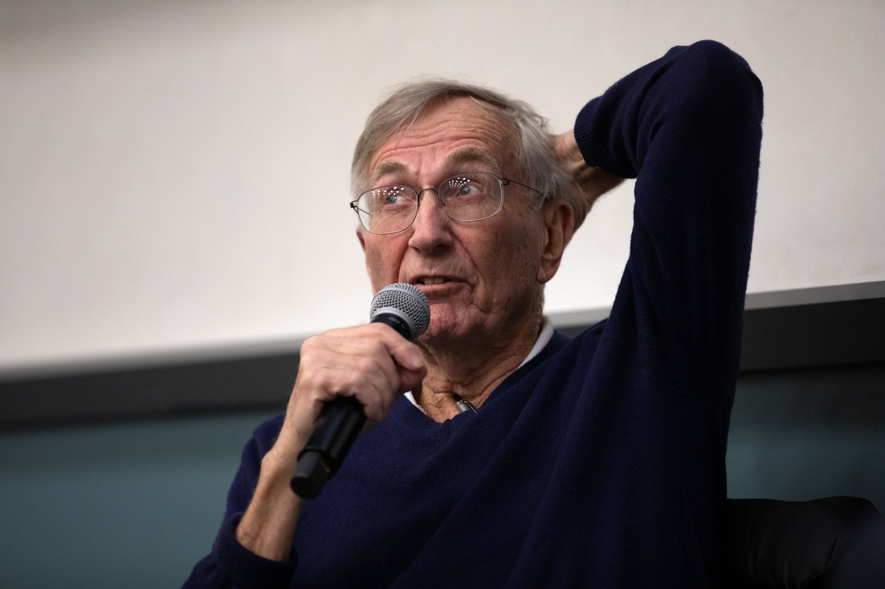 Pulitzer-prize winning journalist Seymour Hersh discussing his role covering the My Lai Massacre. Photo by Carlin Stiehl