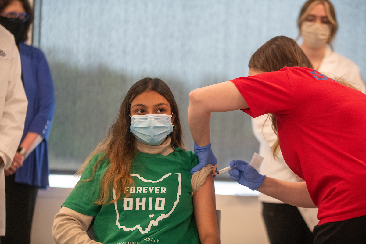 OHIO medical and nursing students combat COVID by administering vaccines to fellow students, community - Vimarsana News