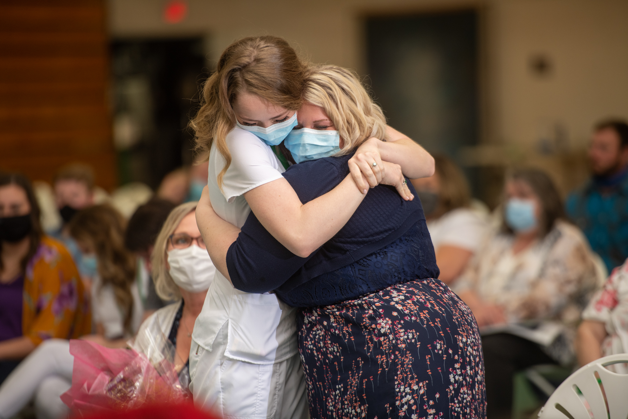 A graduating student embraces her mother