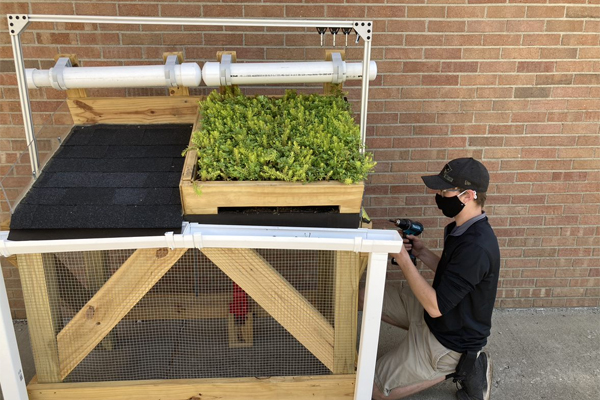 OHIO students educate the community about green roofs