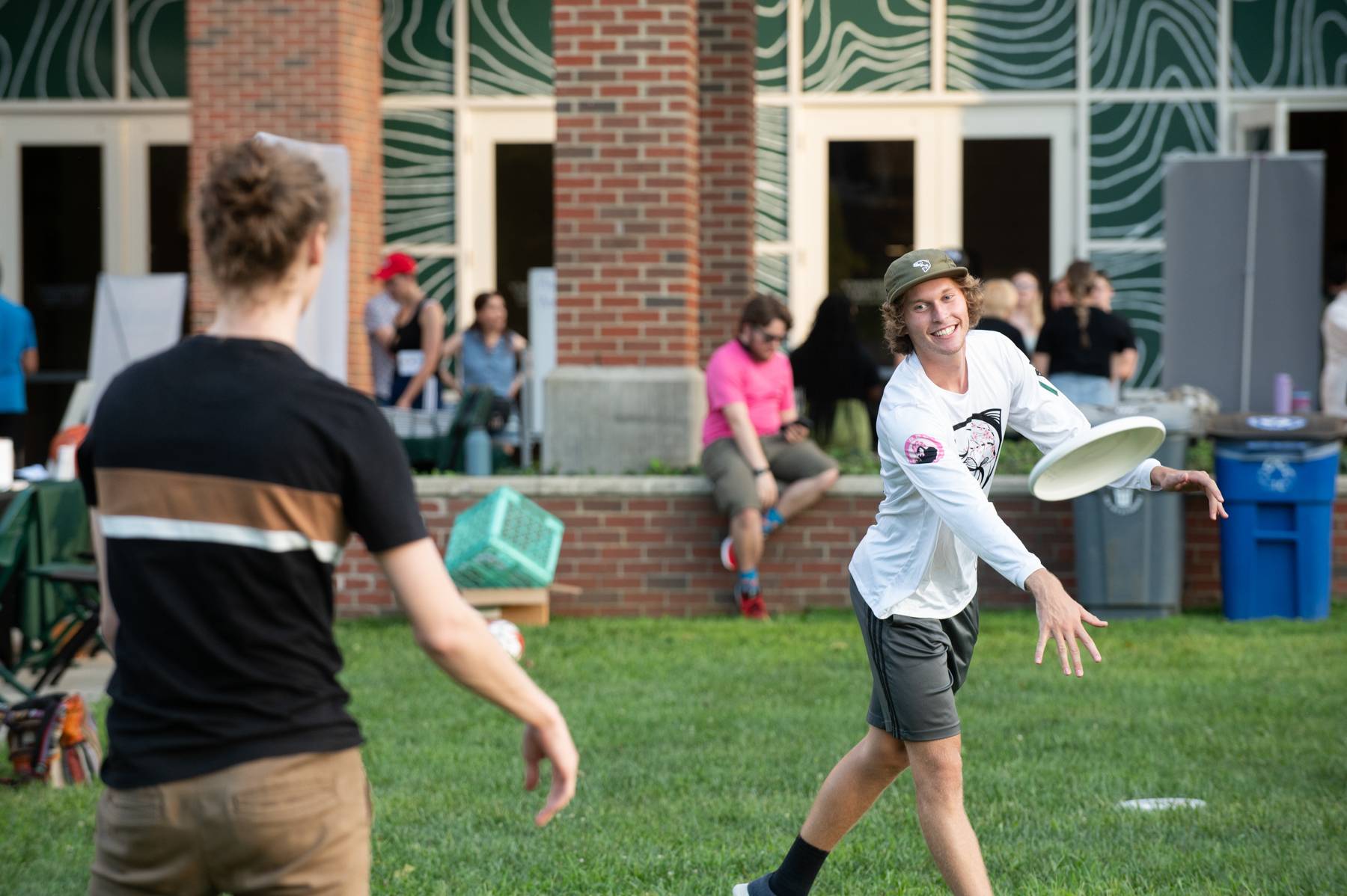 Students enjoy a game of frisbee during Welcome Week.