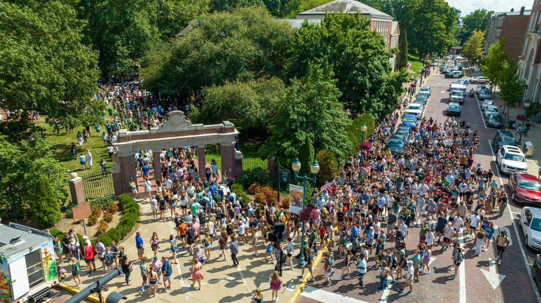 First Year student pass though College Gate on their way to the Student Organization Involvement Fair on College Green. 