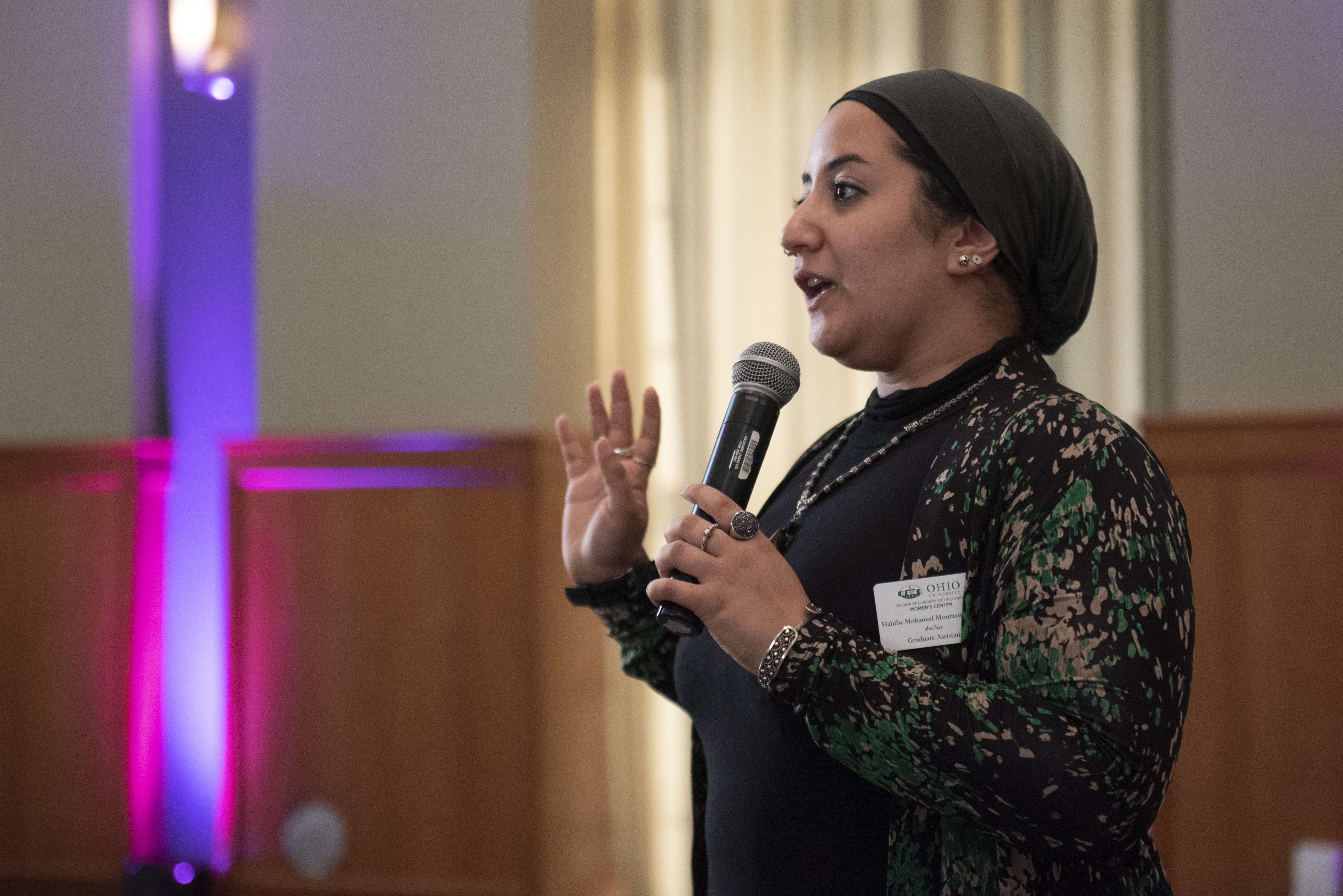 Habiba Abdelaal talking to a crowd