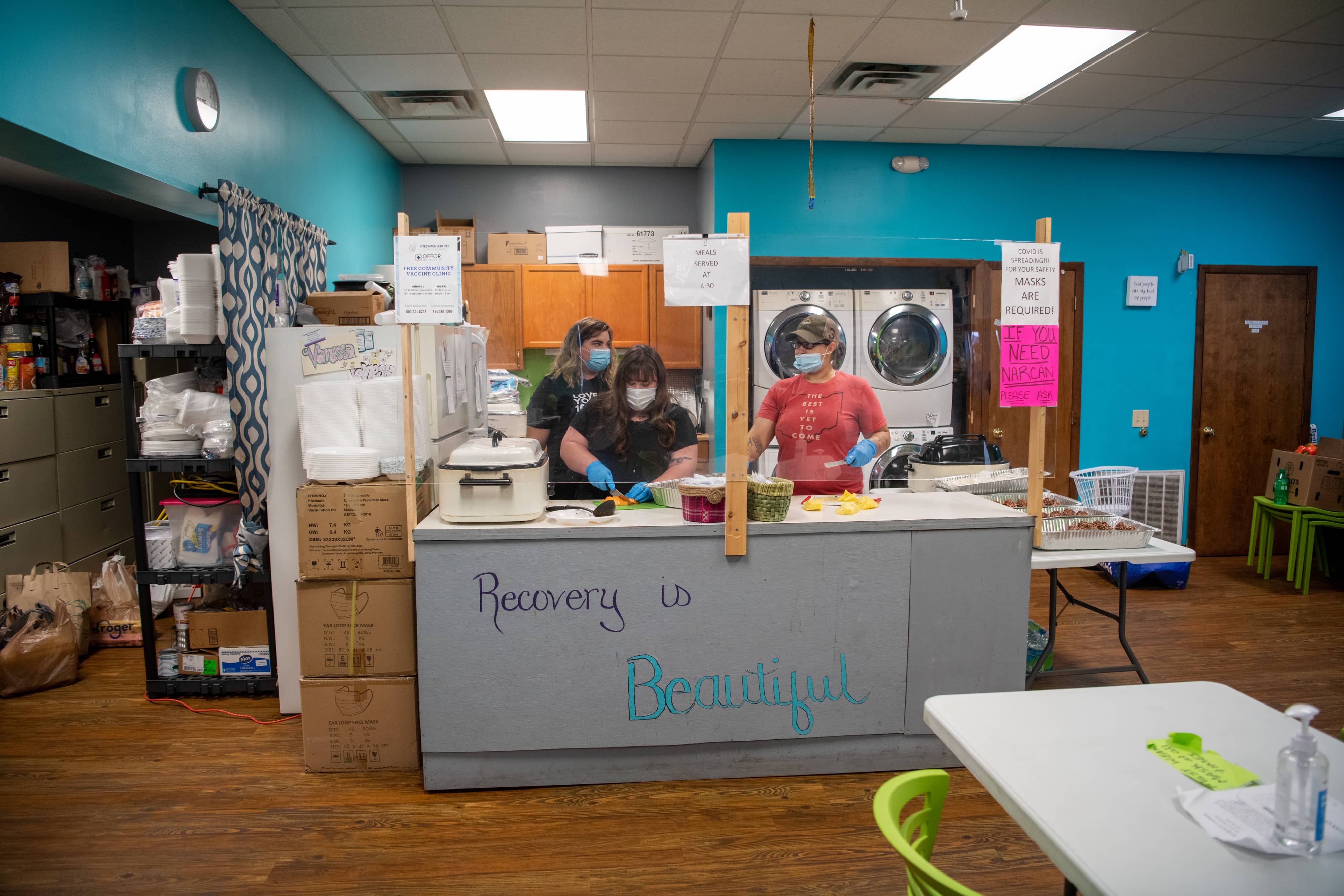 Pres. Sherman engaged with OHIO Chillicothe members of the Student Social Work Association as they volunteered to prepare meals for clients of the Ross County Recovery & Outreach Center.