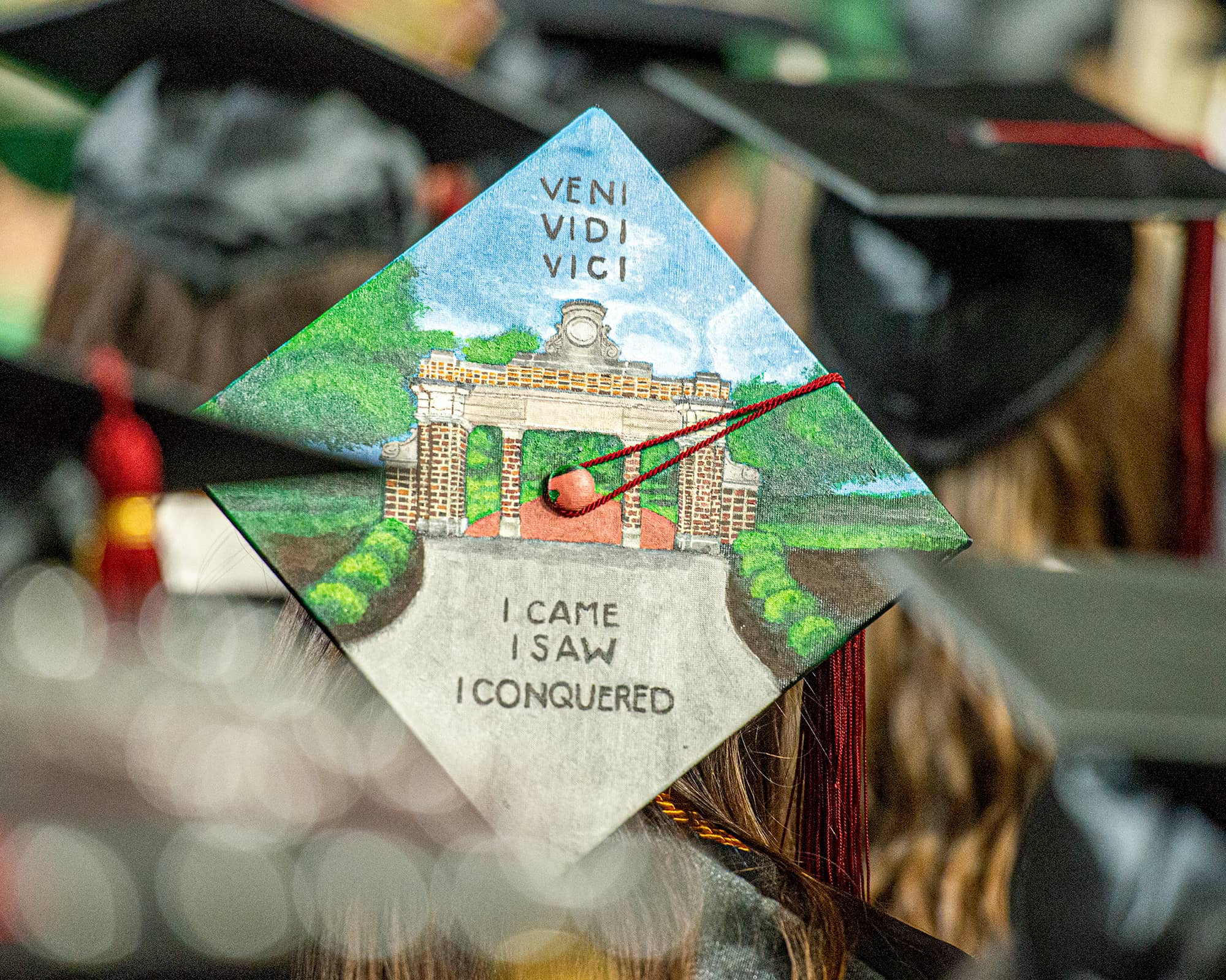 A student at Undergraduate Commencement decorated their cap with a picture of College Gate with the inscription, “Veni, Vidi, Vinci,” Latin for, “I came, I saw, I conquered.”