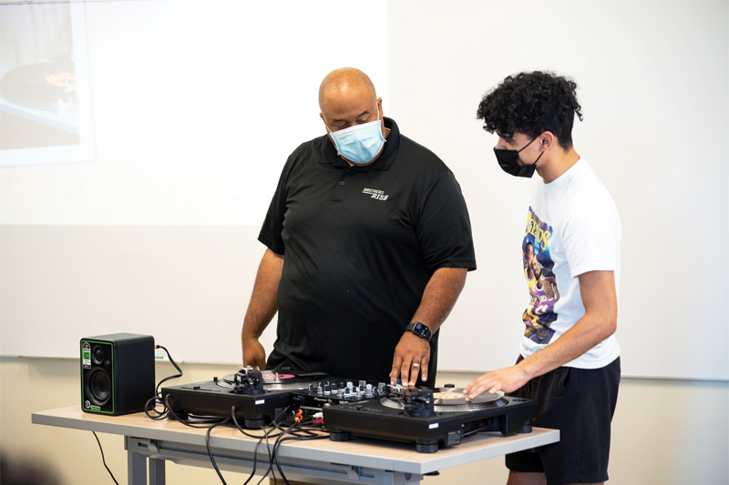 Jason Rawls teaches a hiphop education class.