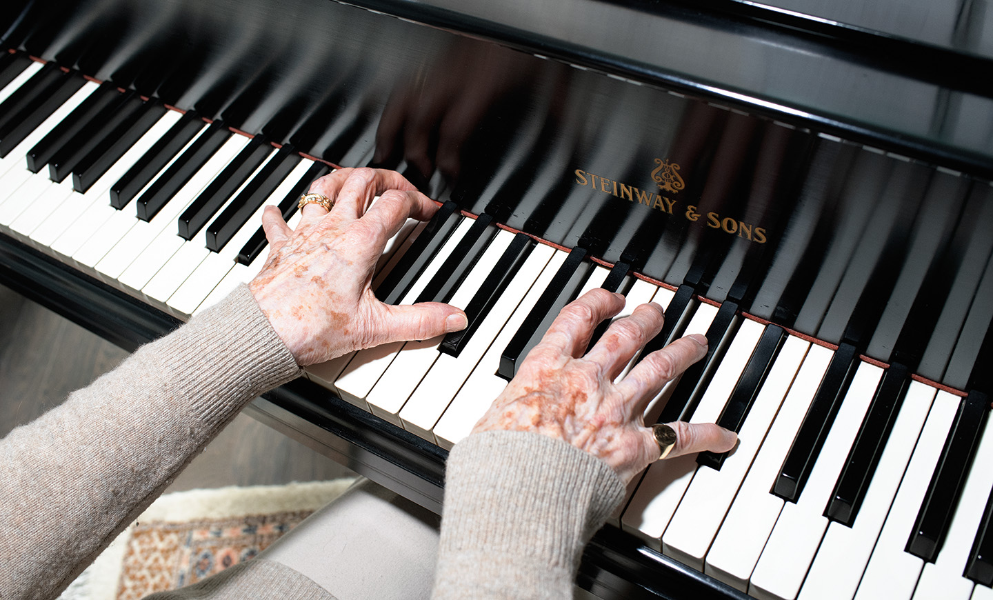 hands playing a piano