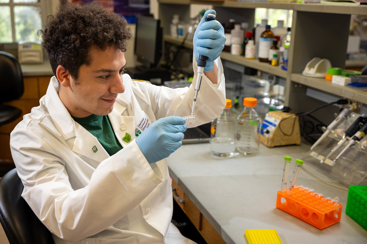 An OHIO researcher works in the Kopchik lab