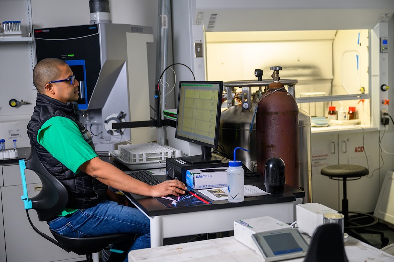 An OHIO student works on a computer in a lab at the Russ Research Opportunity Center