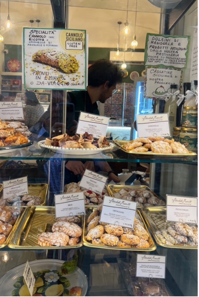The shop window of the Pasticceria Amandorla Marciante.