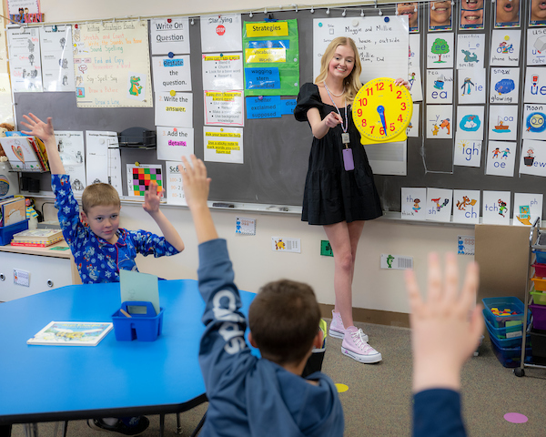 A student teaches elementary students as part of her education at OHIO.