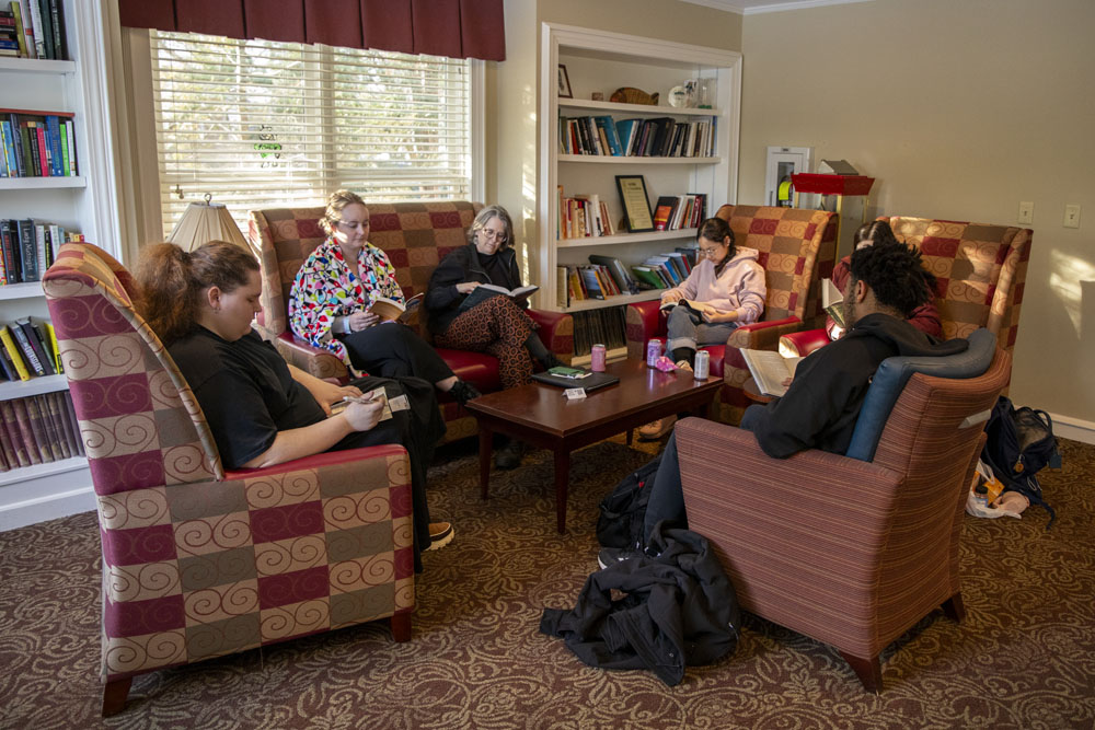 Students and the dean of the Honors Tutorial College reading during the DEAR event