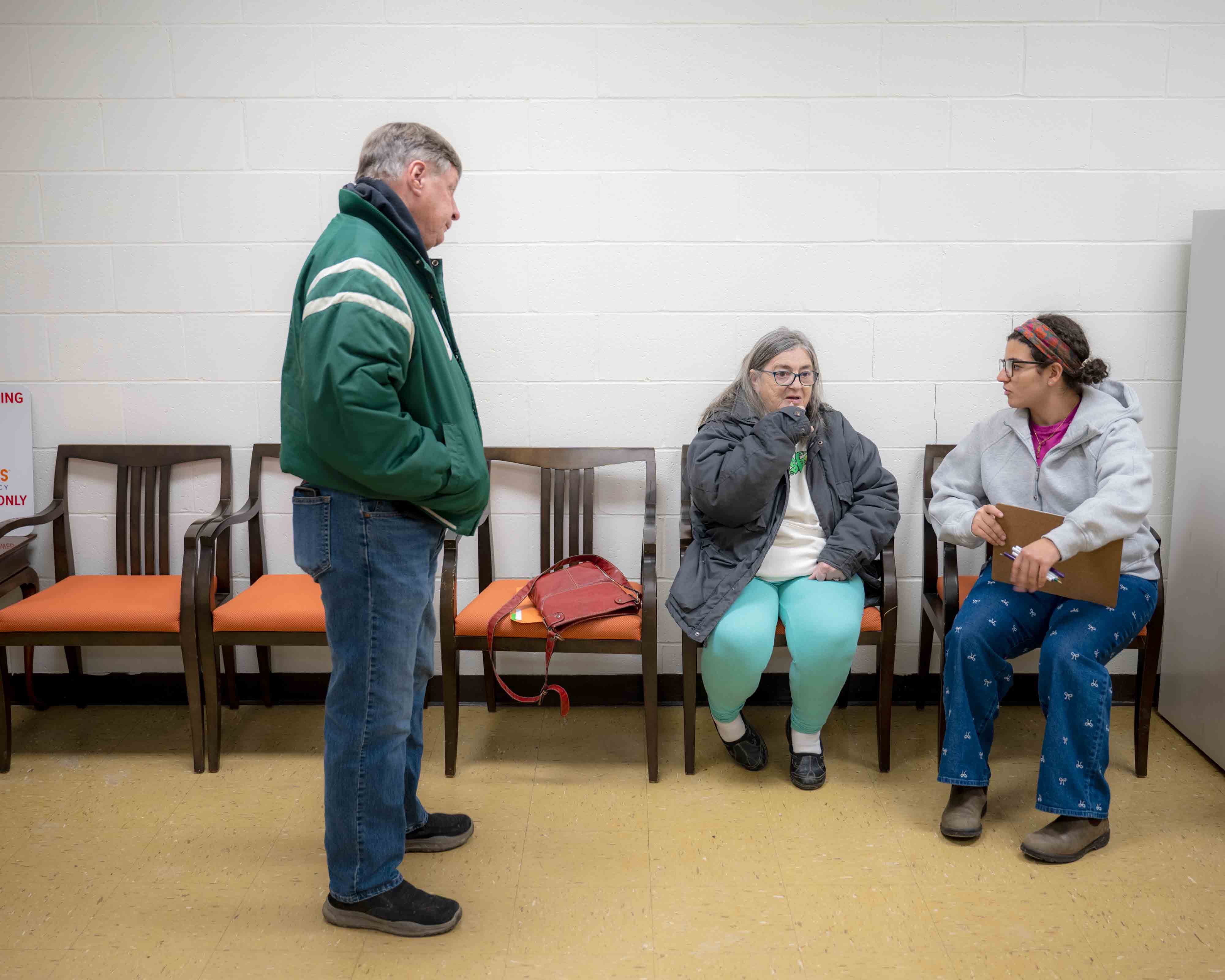 Alvin and Ruth McDaniel talk with medical student Ruth Sabreena Ighneim