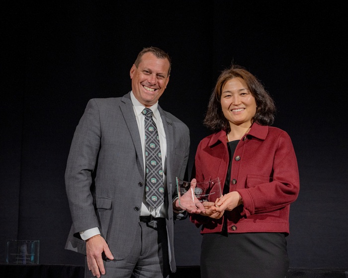 Eric Muth and Hee-Jong Seo hold the award.