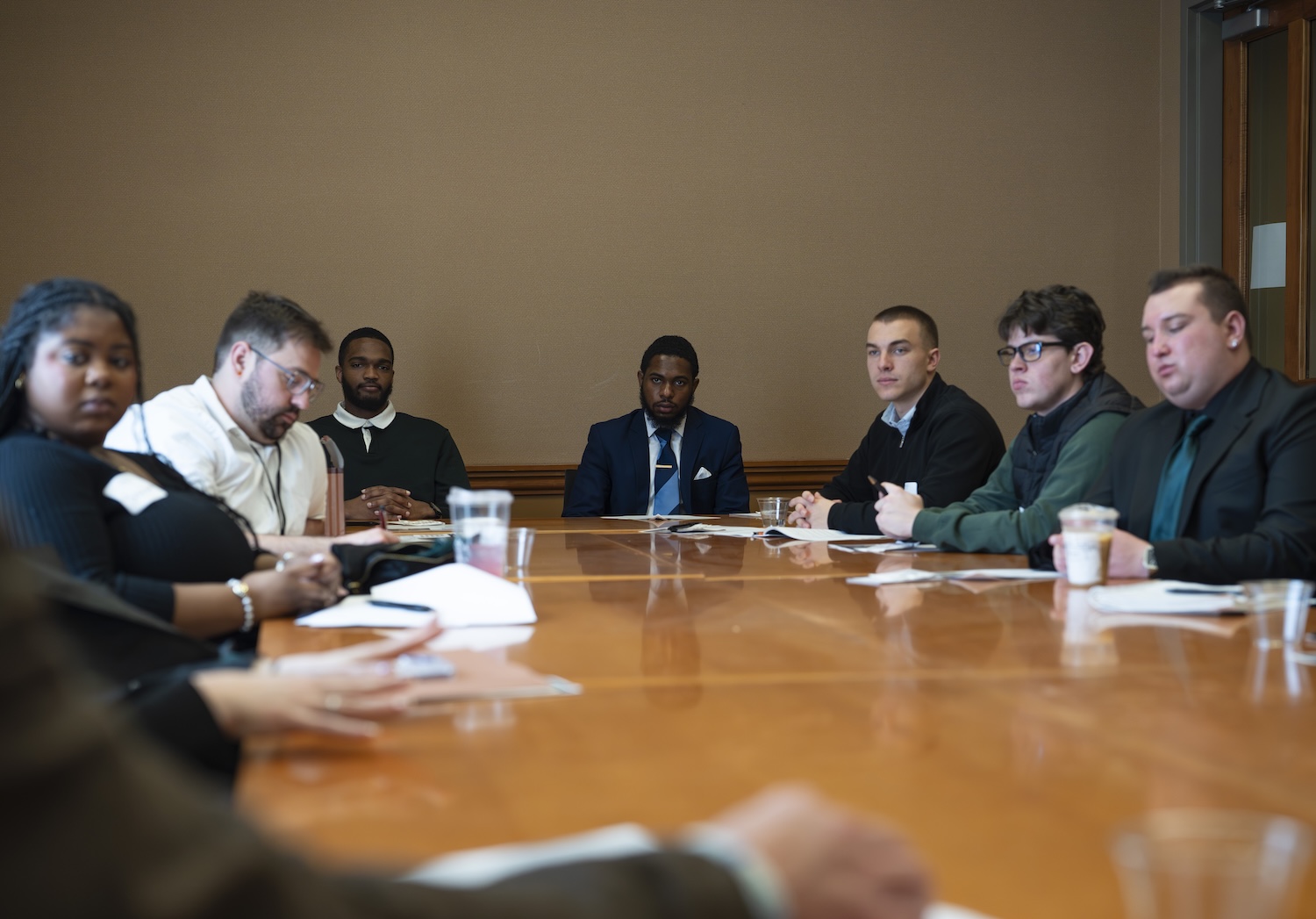 Pre-law students in a round table panel discussion with alumni 