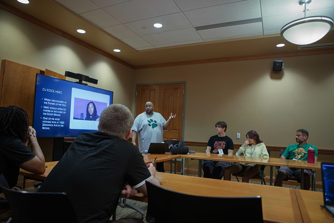 Renowned music producer, educator and OHIO alumnus Jason Rawls leads a breakout session.