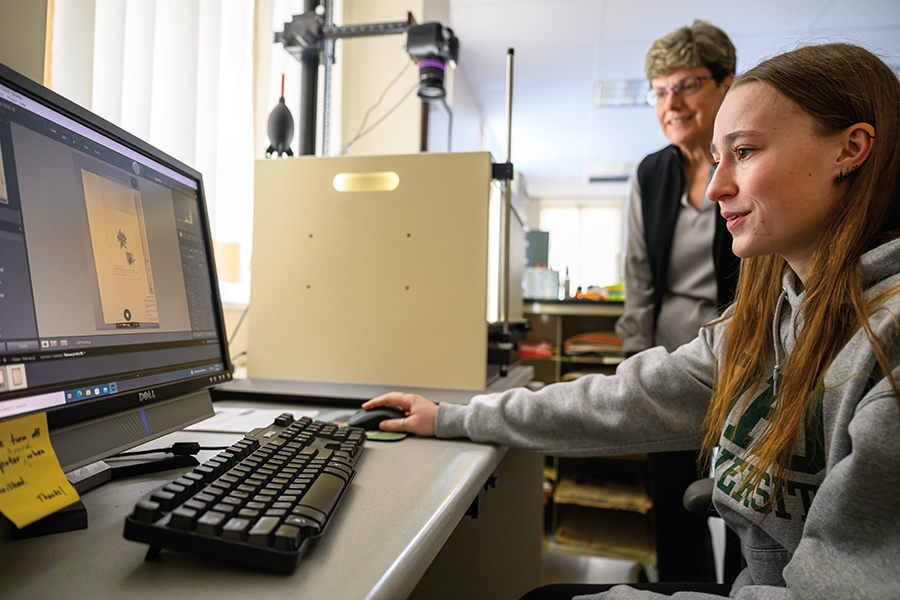 Professor Morgan Vis is a mentor to plant biology students conducting research at OHIO.