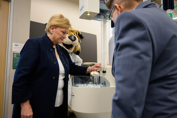 President Gonzalez tests the new spectrometer.
