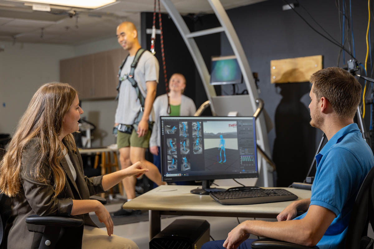 CHSP students learn in an exercise physiology lab. 