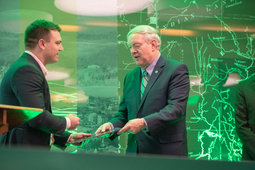 State Representative for the 94th District, Jay Edwards, gives a commendation to Ohio University President M. Duane Nellis.