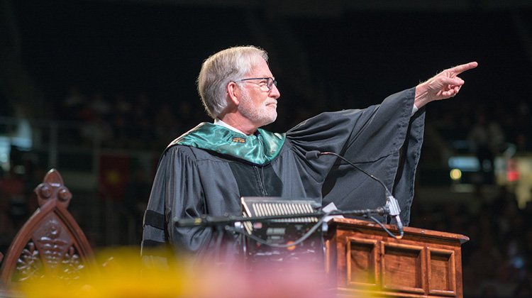 Alumnus David Crane, BGS ’72, MA ’73, addresses those attending Ohio University’s 2017 Graduate Commencement ceremony during which he was presented an honorary doctorate degree. 