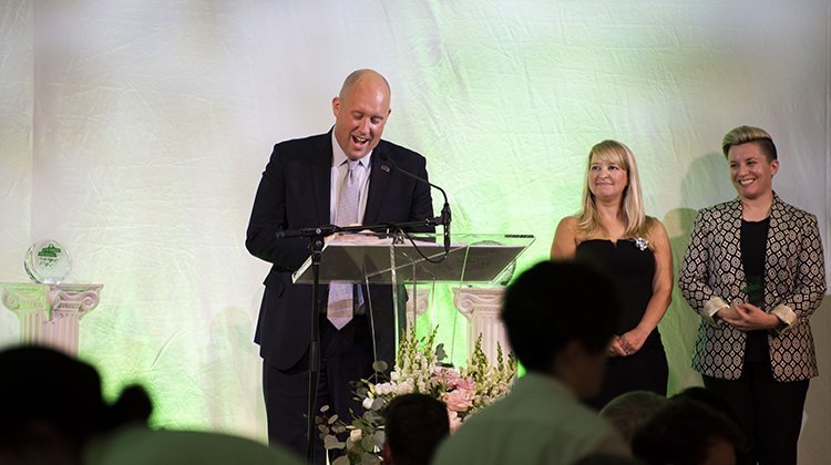 Kyle Kondik, BSJ ’06, accepts Ohio University’s 2019 Charles J. and Claire O. Ping Recent Graduate Award. 