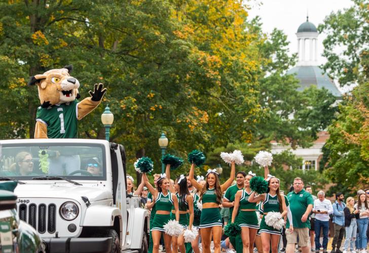 Rufus and cheerleaders waving to crowd from parade