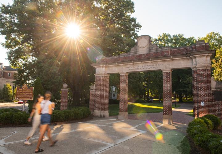 Students walk through the Alumni Gateway