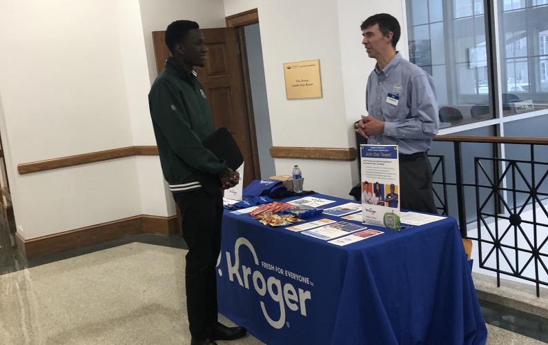 A recruiter from Kroger talks with an OHIO student