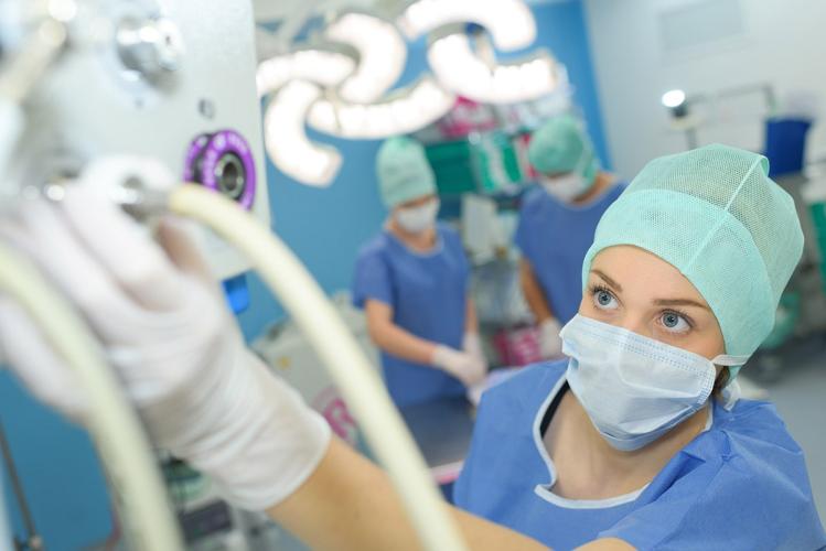 A nurse anesthesia candidate works in the operating room