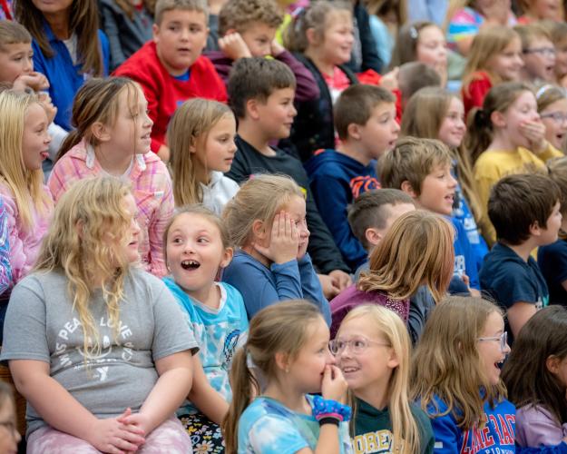 Zane Trace Elementary students react with delight to Columbus Zoo animals