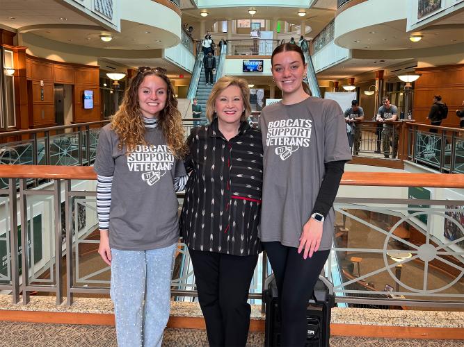 OHIO President Lori Stewart Gonzalez with two veteran students.