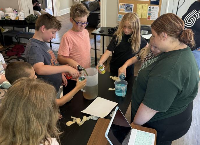 Alli Boggioni works with kids