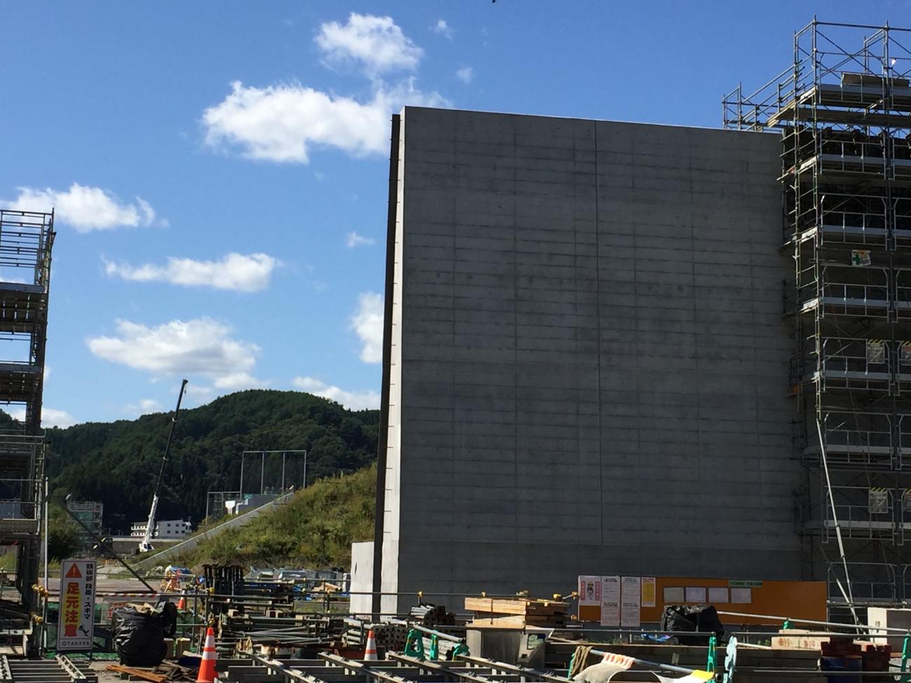 Seawall in Japan that will have a mural installed on it