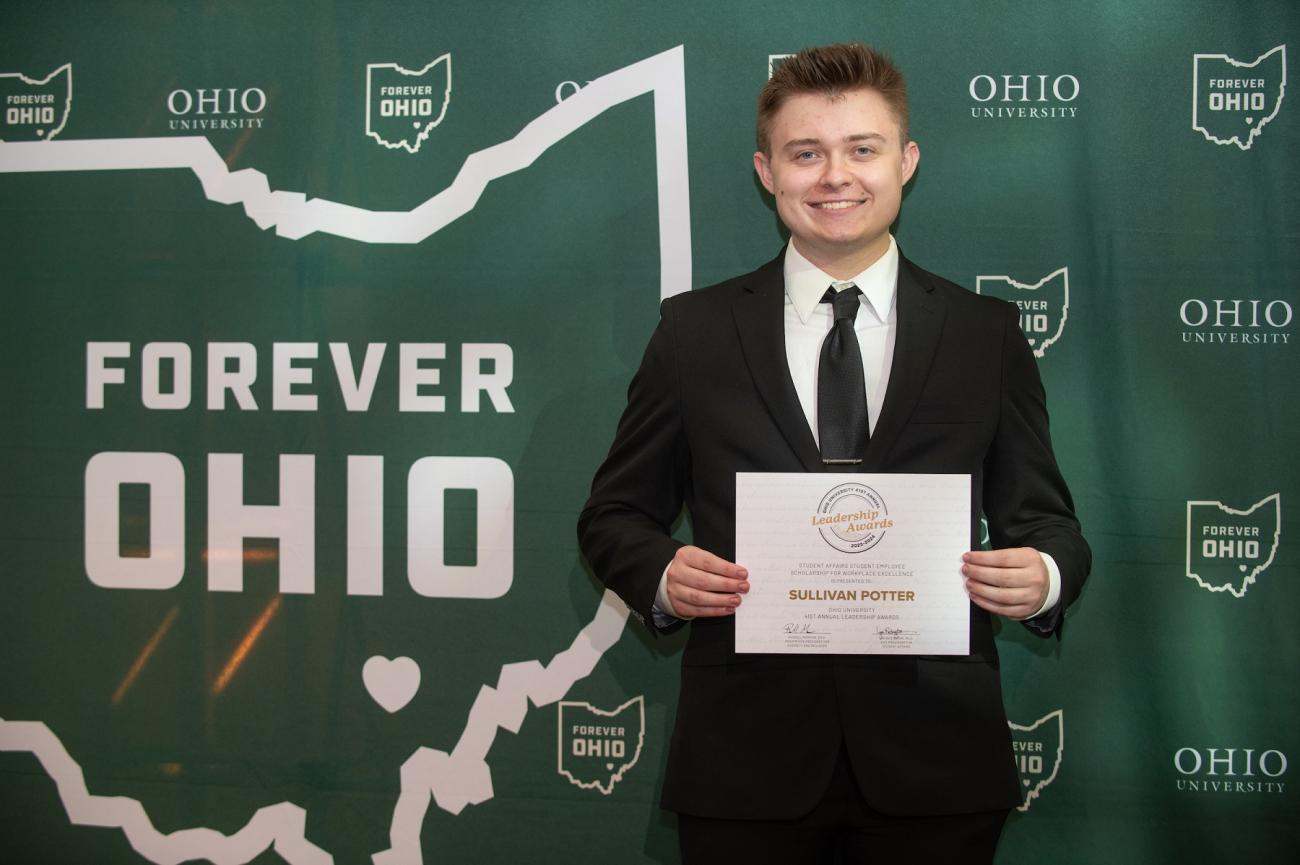 Sullivan Potters poses with the Leadership Award certificate