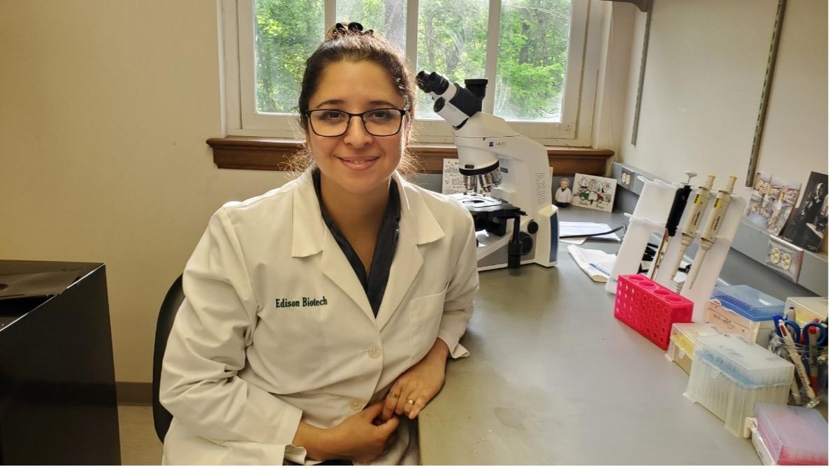 Dr. Veronica Bahamondes, EBI’s investigator, at her Lab. 