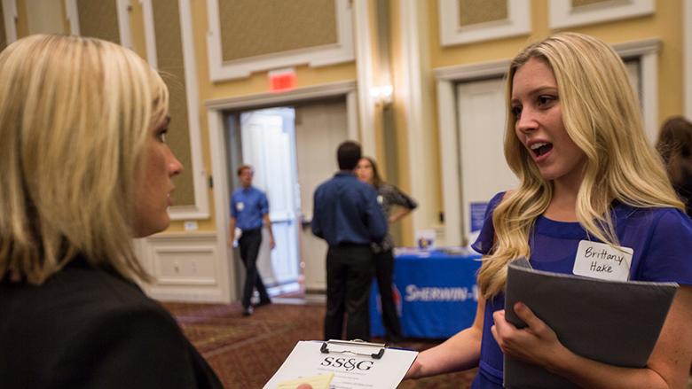 An accounting student meets with an accounting professional during a networking event.