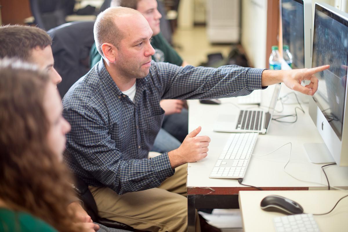 Ryan Fogt works with meterology students in the Scalia Lab for Atmospheric Analysis