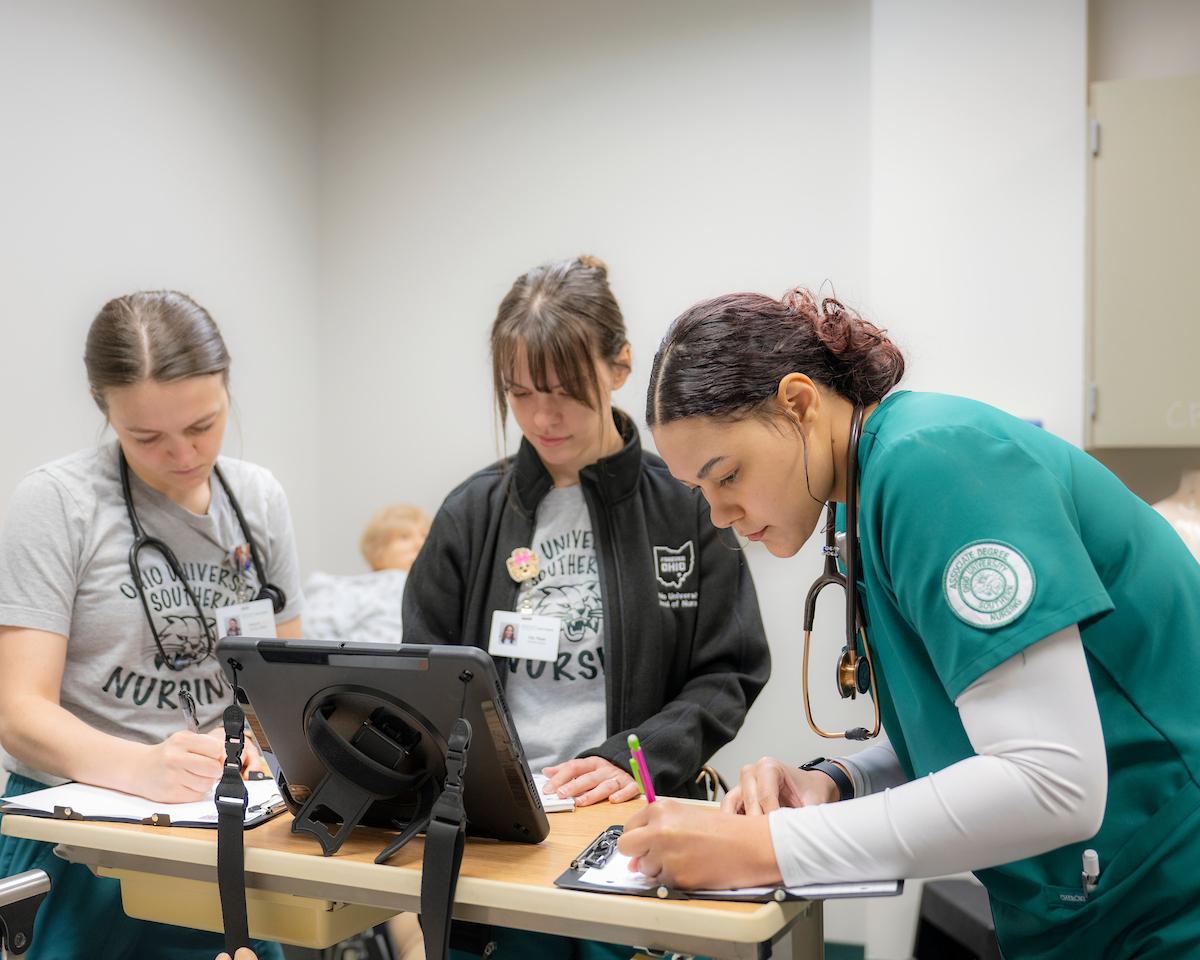 OHIO students work on equipment in a nursing lab on the OHIO Southern Campus