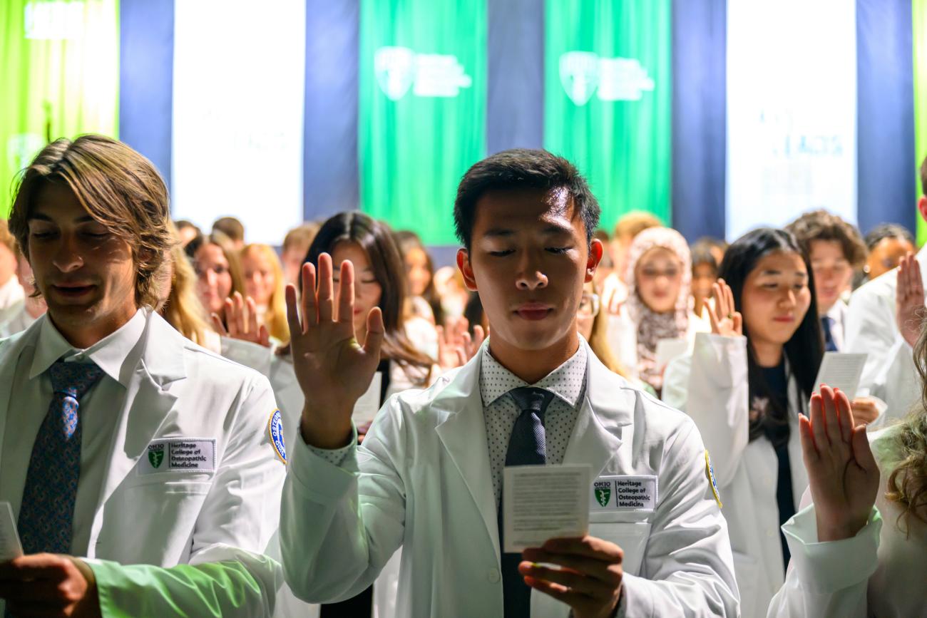 HCOM students say the oath during convocation