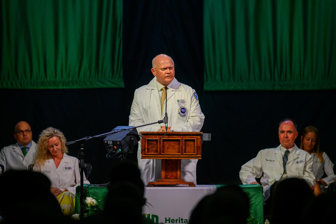 Richard Thacker speaks to students at HCOM convocation