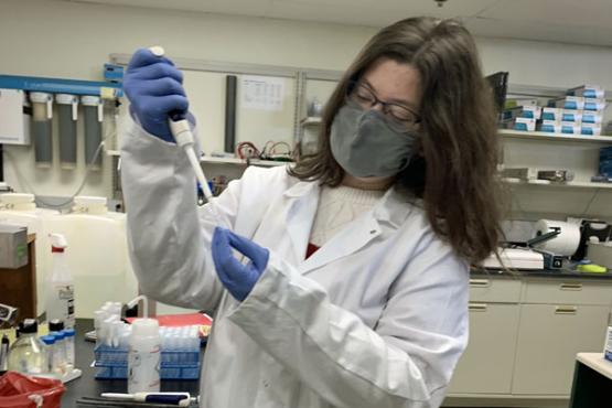  Riley Zielinski in the lab