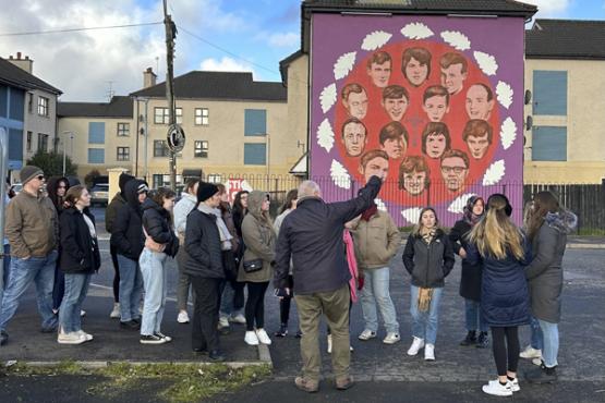  Student group in front of a mural in Northern Ireland 