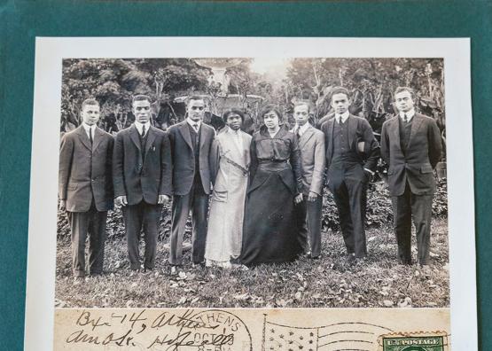  A black-and-white postcard of a group of people from the early 1900&amp;#039;s 