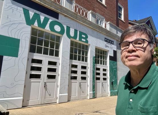  Robb Metry is shown outside of the WOUB building at ϳԹ 