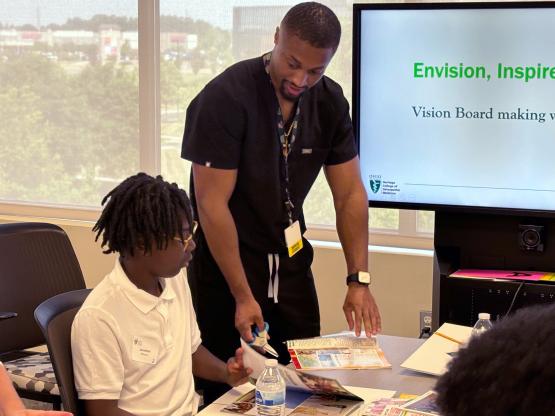  OHIO student works with Become U participant 