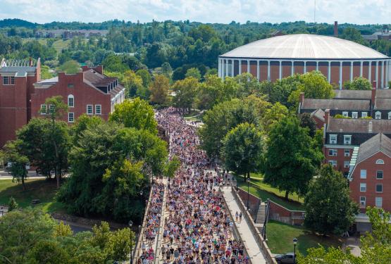  Students walk up Richland Avenue in Athens during Welcome Week 2025 