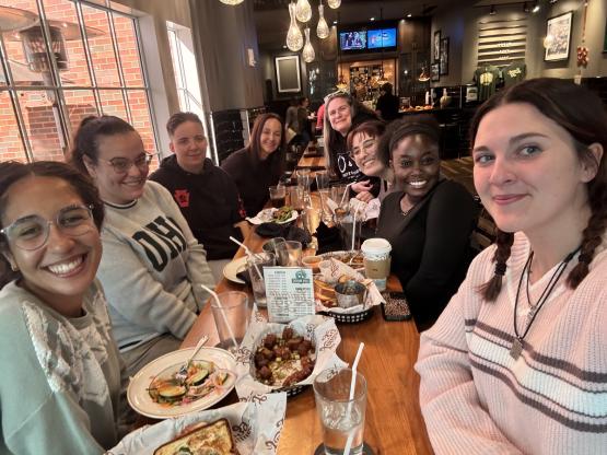 OHIO students and alumni eat a meal together