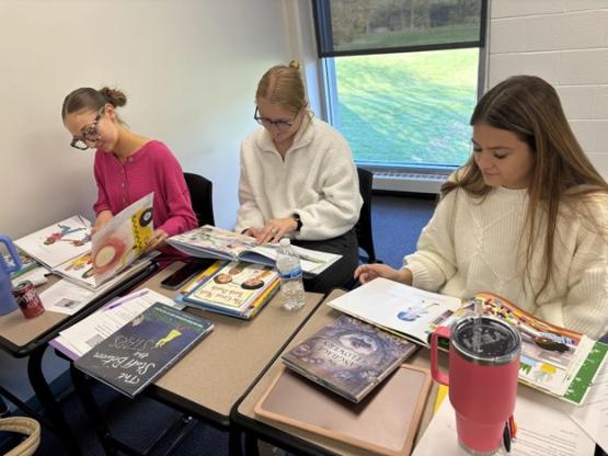  OHIO Lancaster students look through children&amp;amp;#039;s books for a class project 